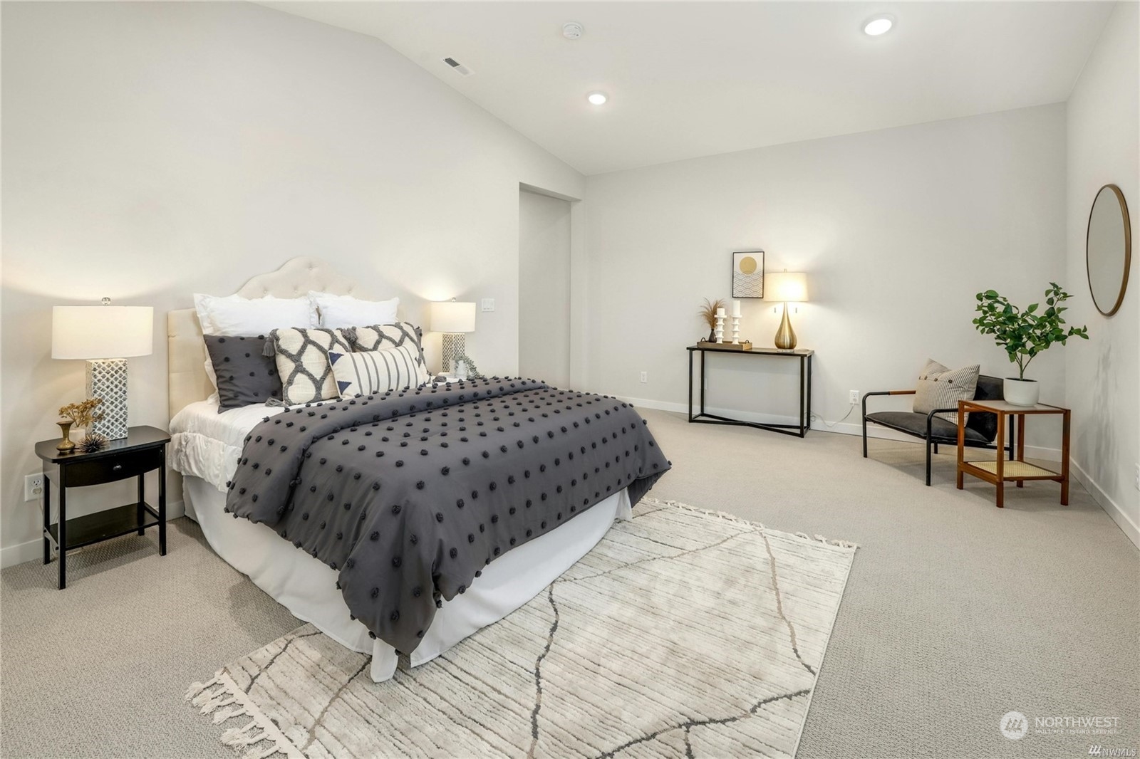 22108 Jameson Avenue NW Unit: 05