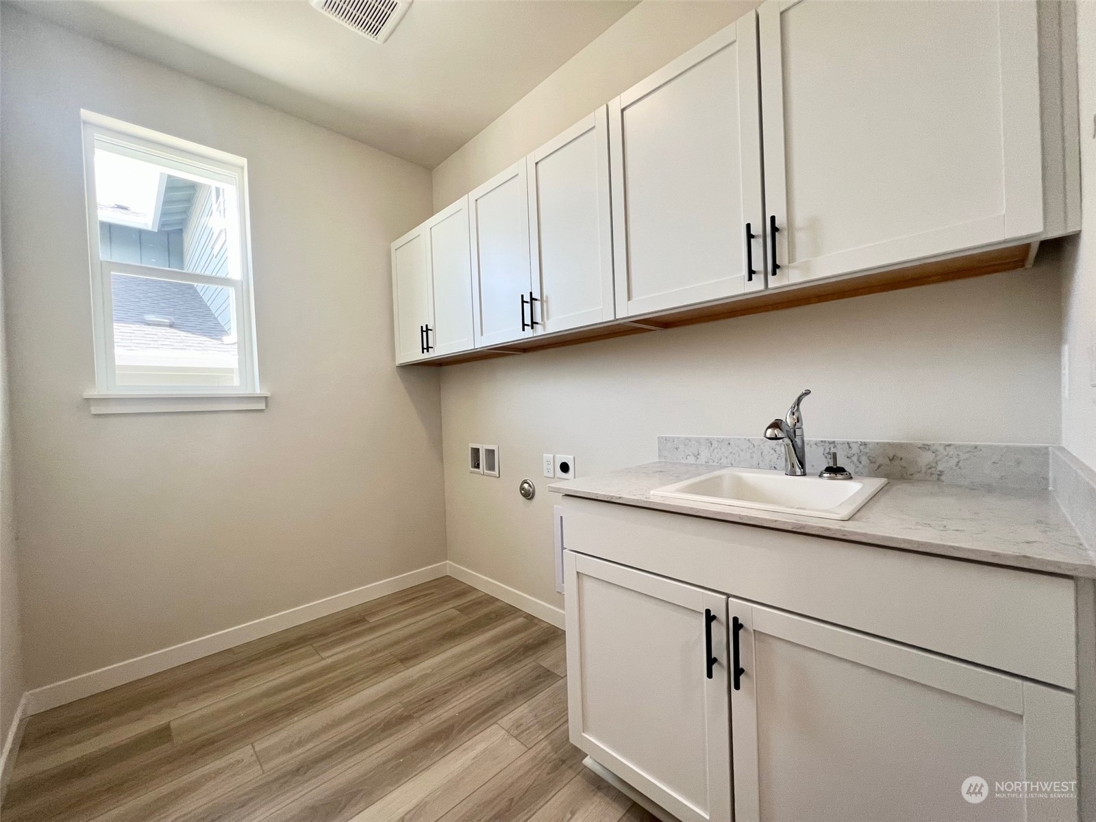 22108 Jameson Avenue NW Unit: 05