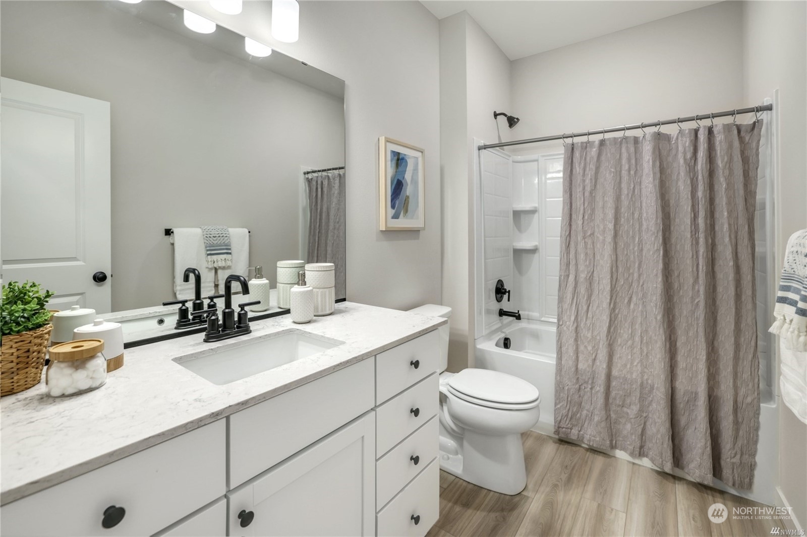 22108 Jameson Avenue NW Unit: 05