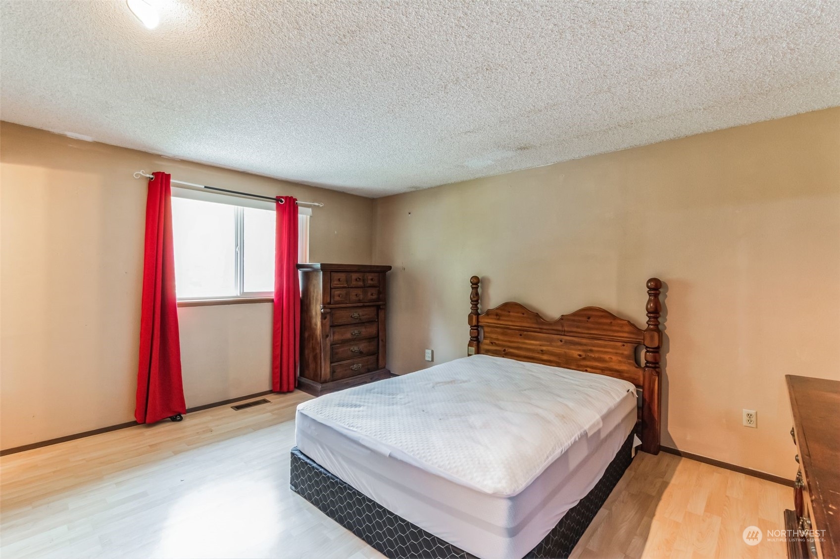 7595 Blackbird Drive NE