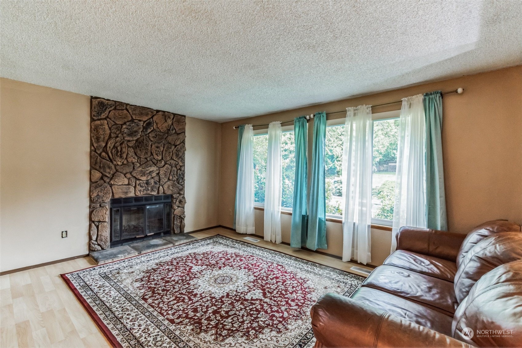 7595 Blackbird Drive NE