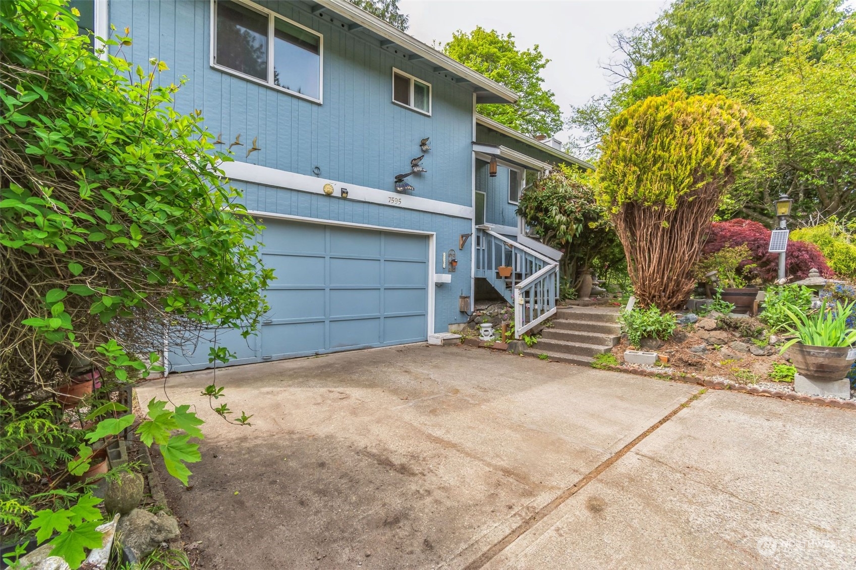 7595 Blackbird Drive NE