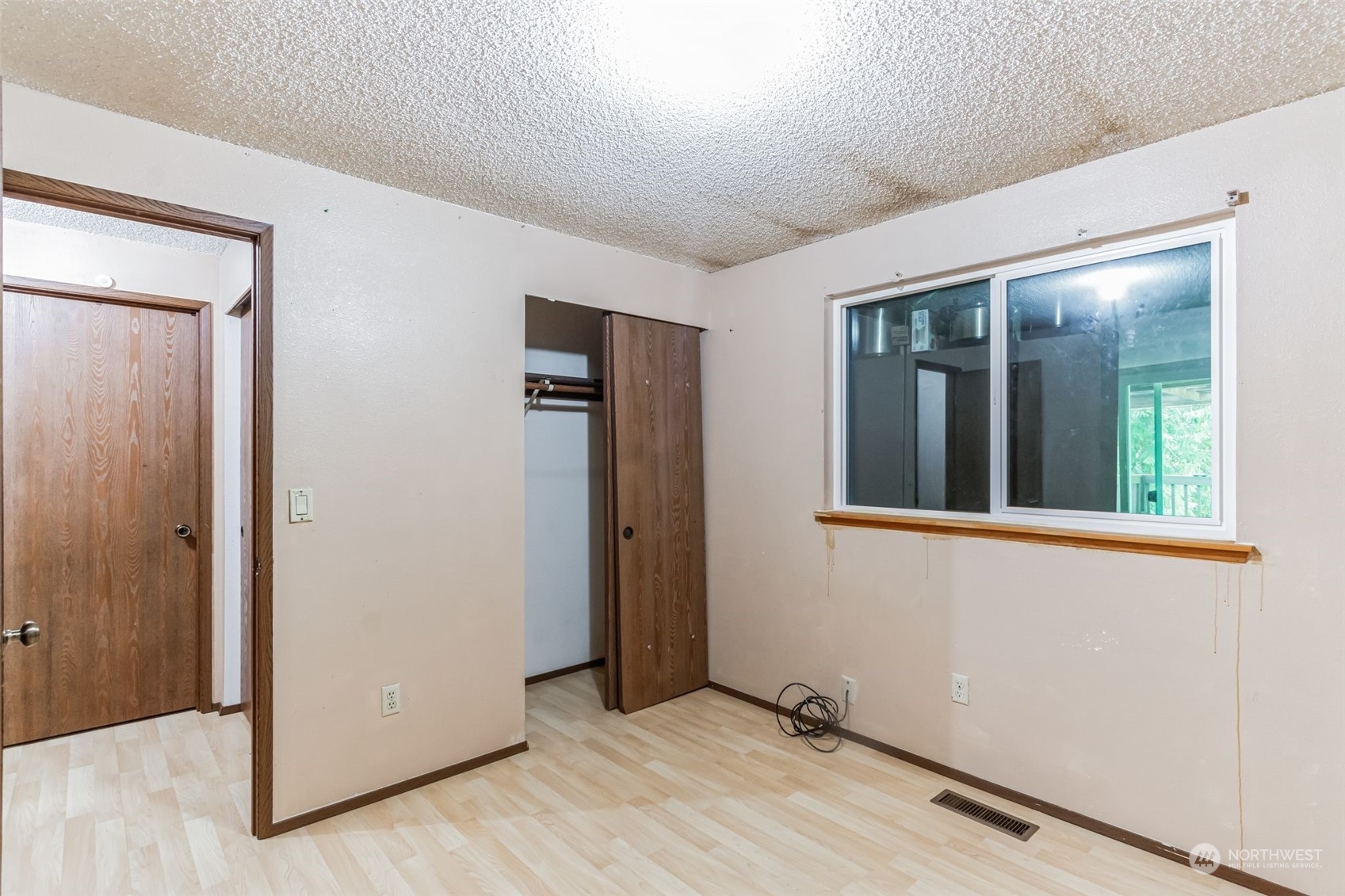 7595 Blackbird Drive NE