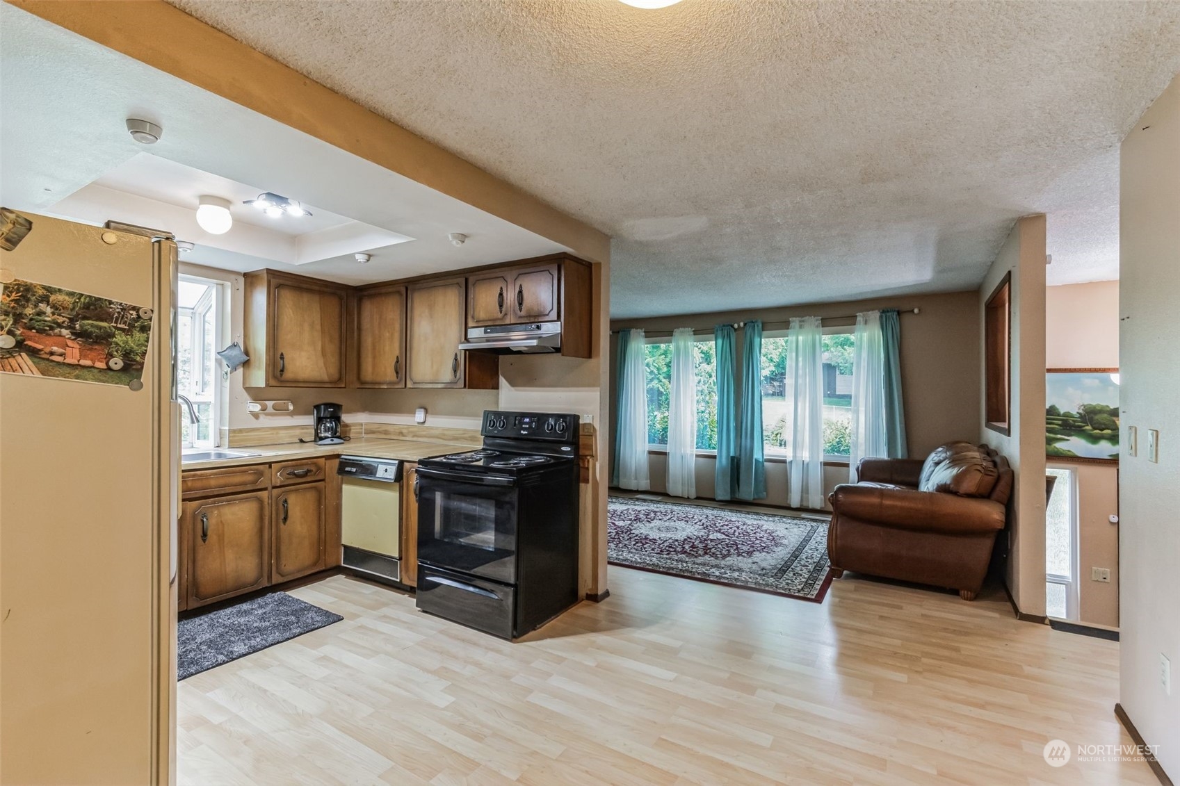 7595 Blackbird Drive NE