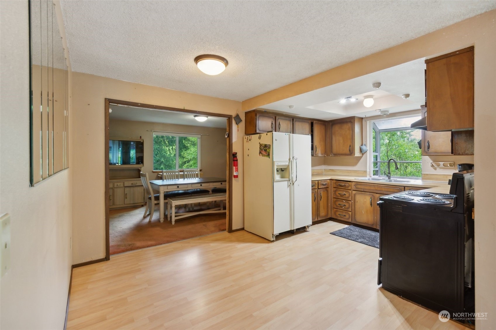 7595 Blackbird Drive NE