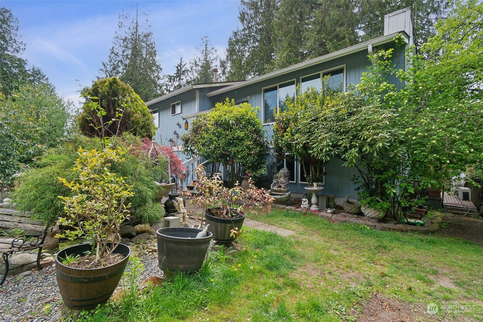 7595 Blackbird Drive NE