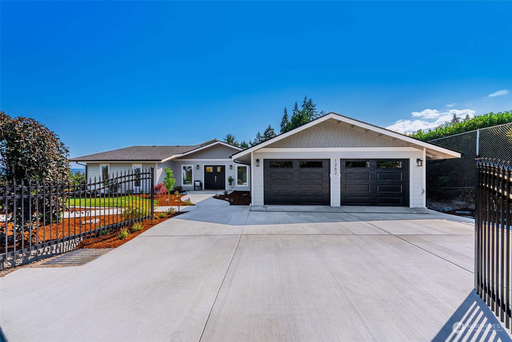 1262 Colchester Drive E