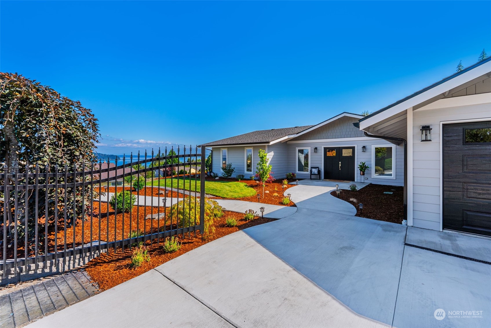 1262 Colchester Drive E