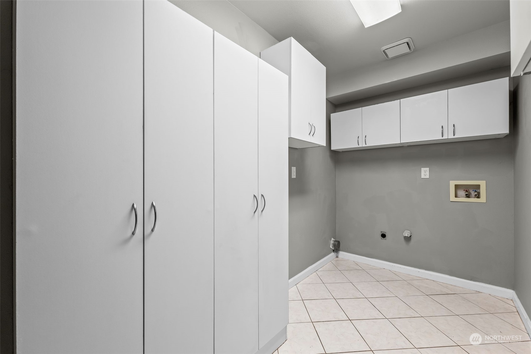 3017 Shawnee Drive NW