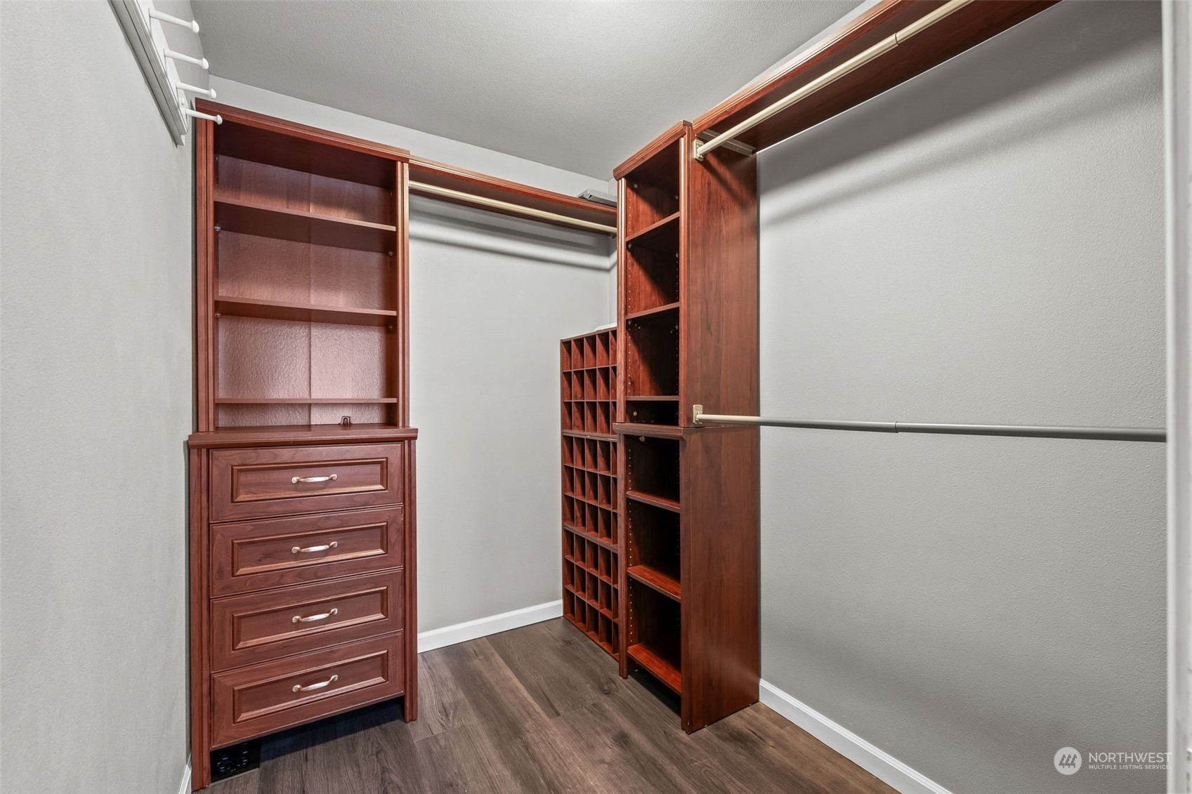 3017 Shawnee Drive NW