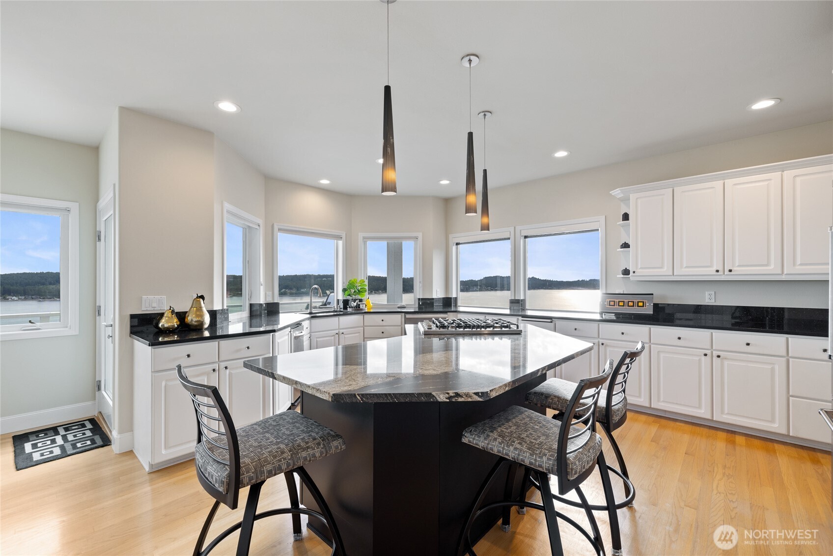 14 33rd Avenue Ct NW