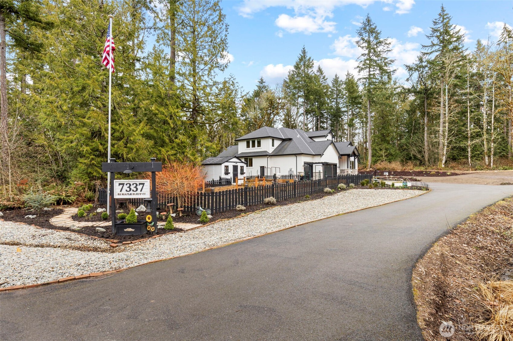 7337 SE Maple Bluff Court