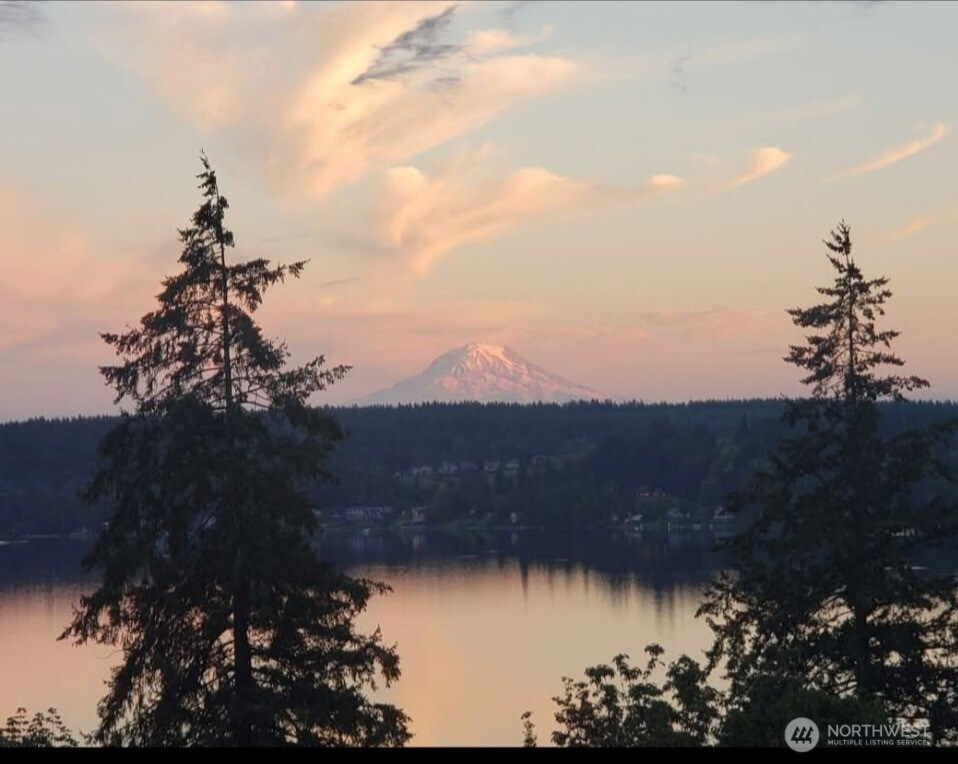 9601 128th Avenue NW