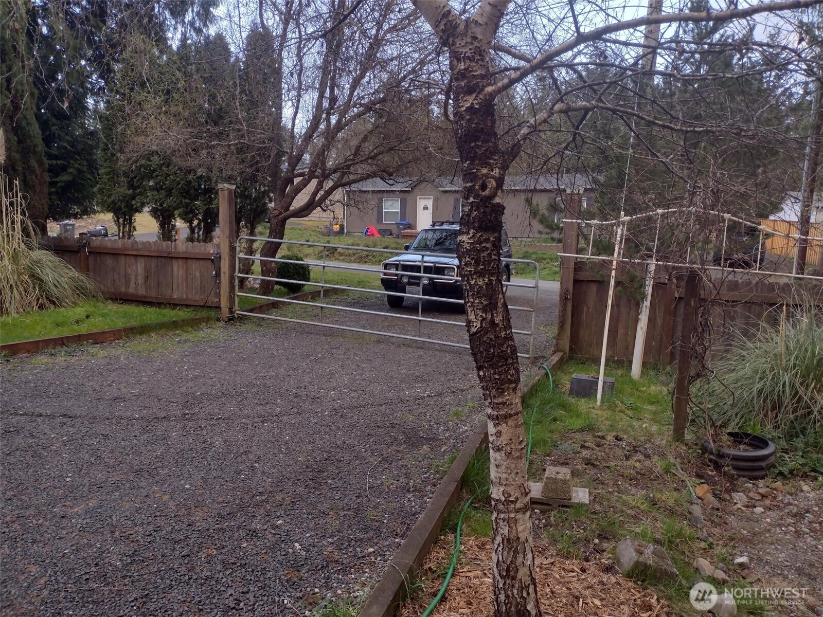 581 E Lakeshore Drive E