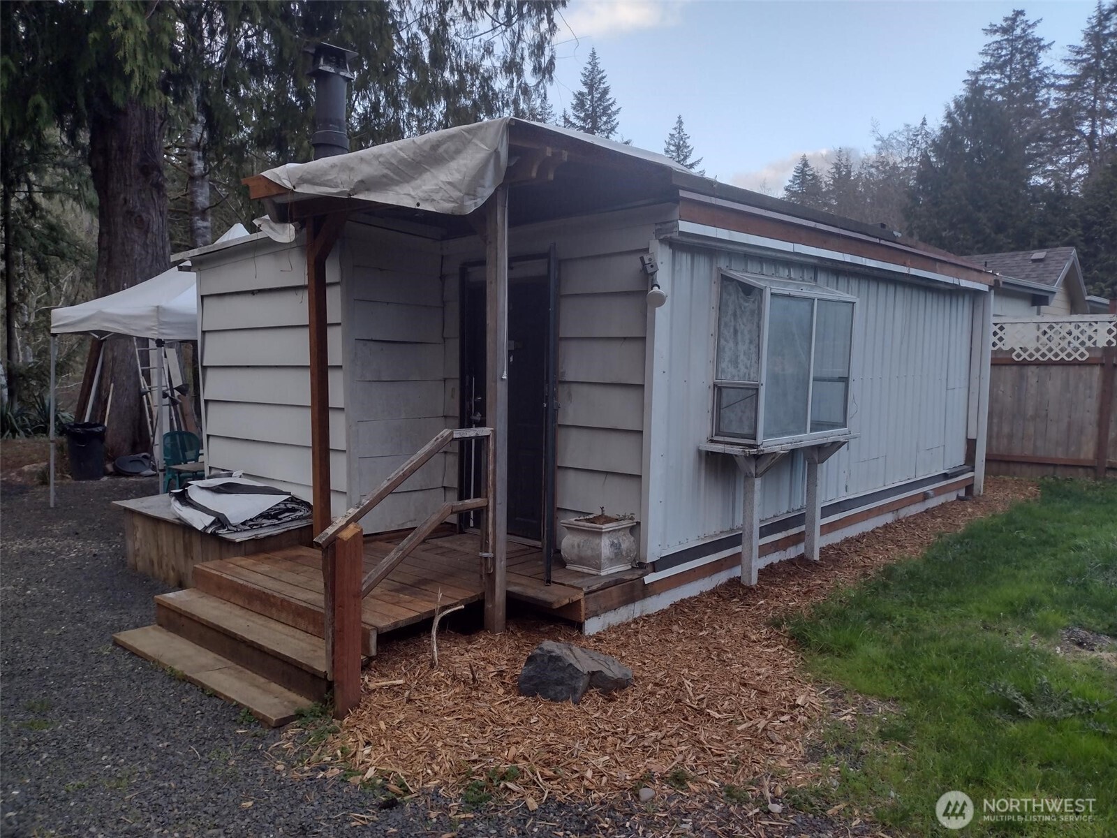 581 E Lakeshore Drive E