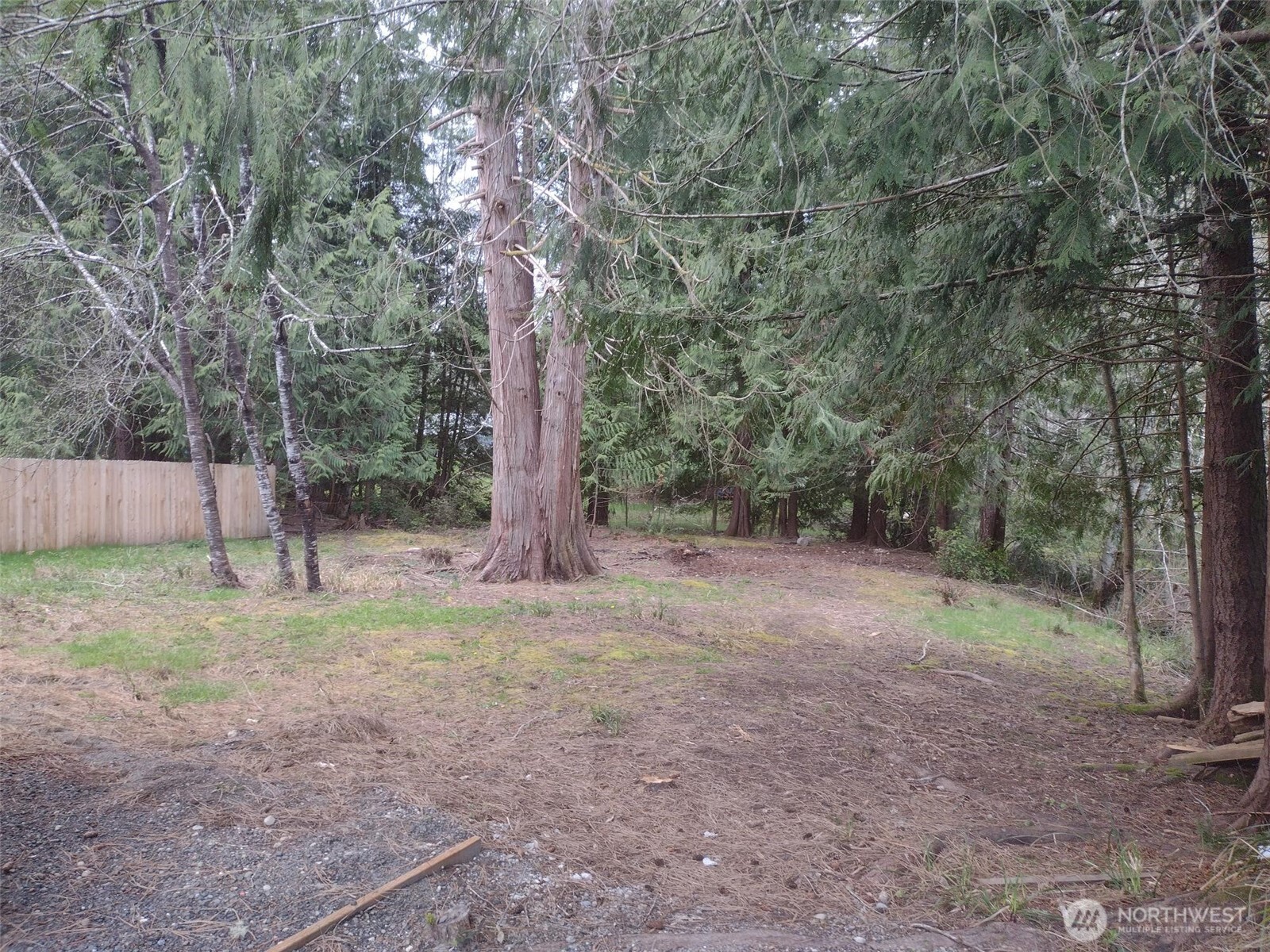 581 E Lakeshore Drive E