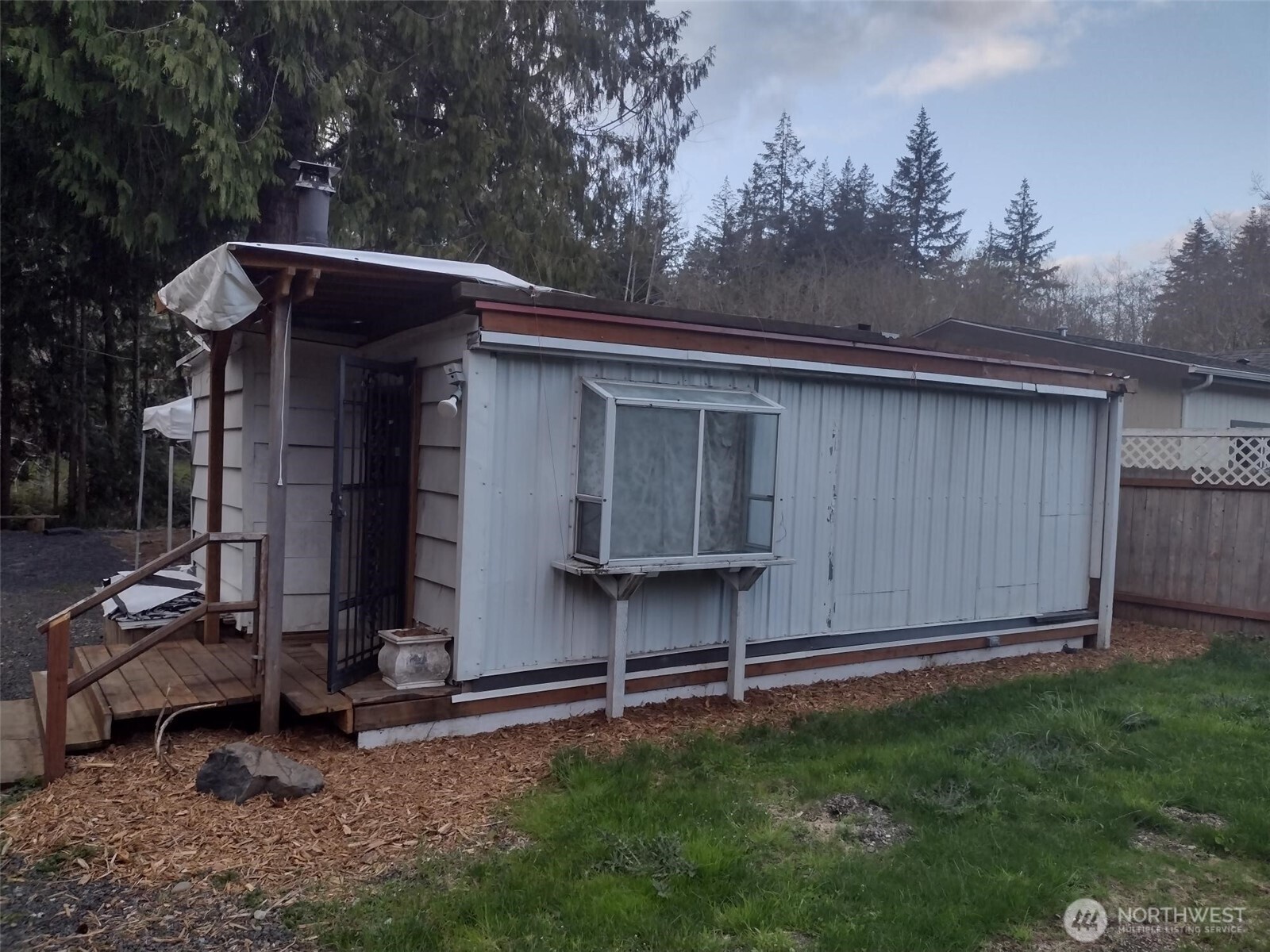 581 E Lakeshore Drive E