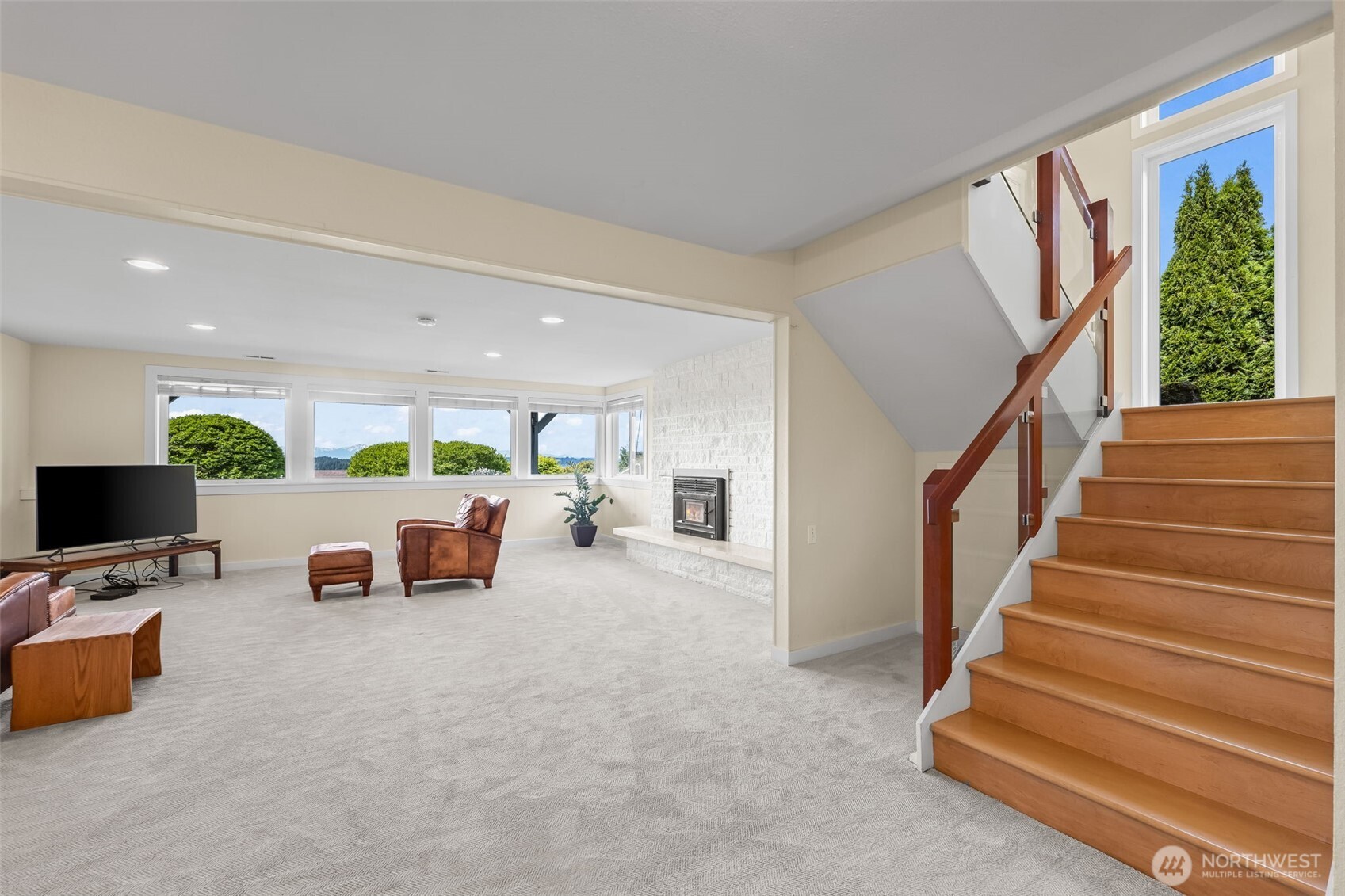 4615 Wayneworth Street W