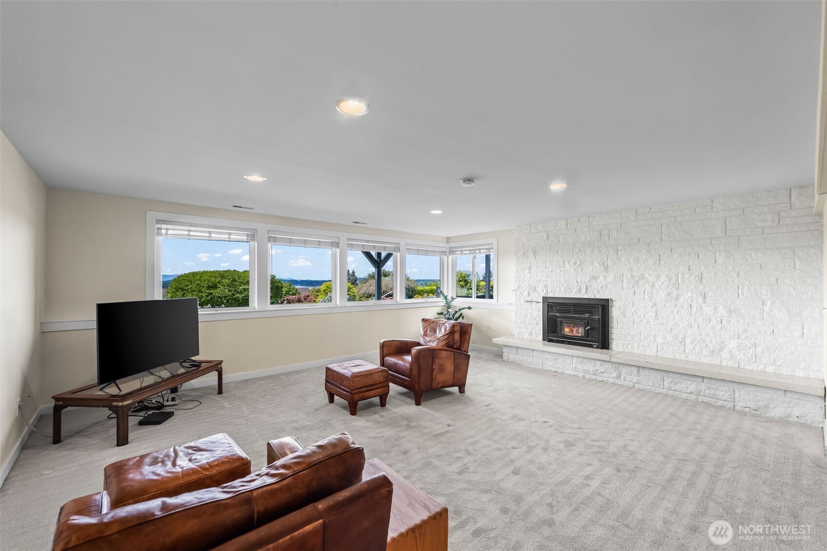 4615 Wayneworth Street W