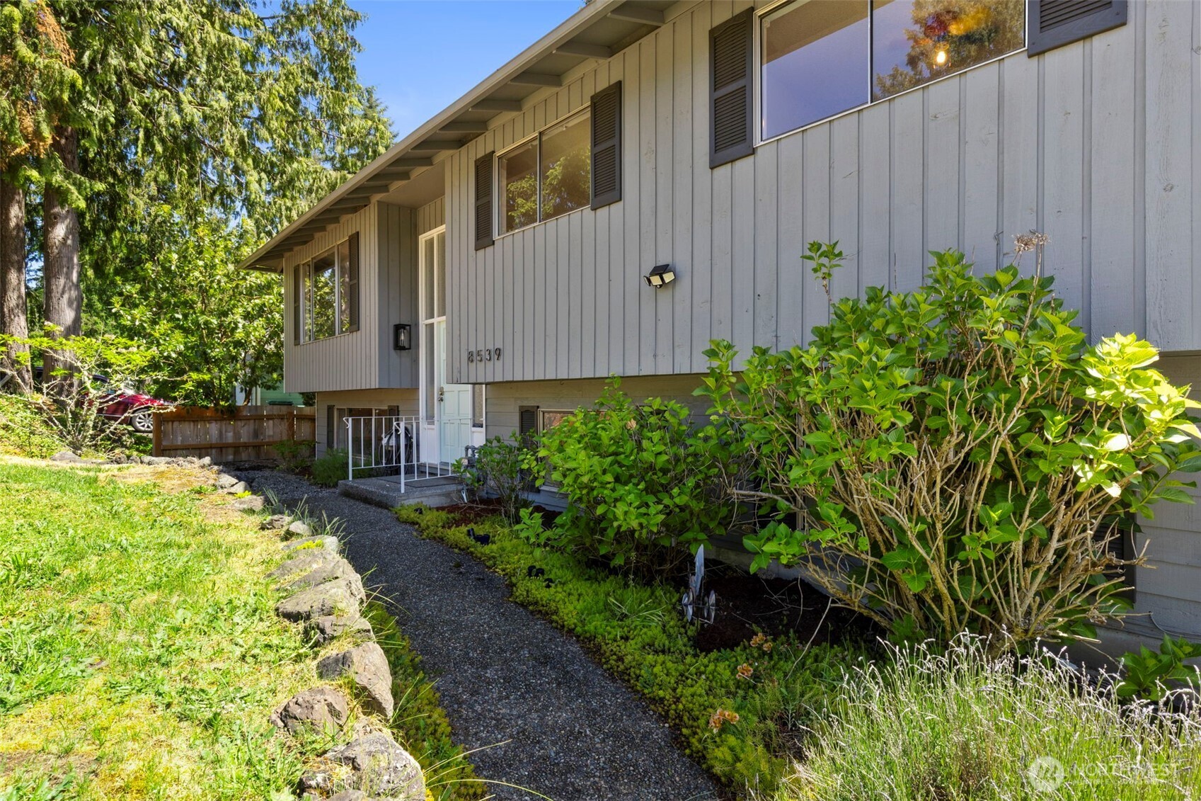 8539 University Point Circle NE