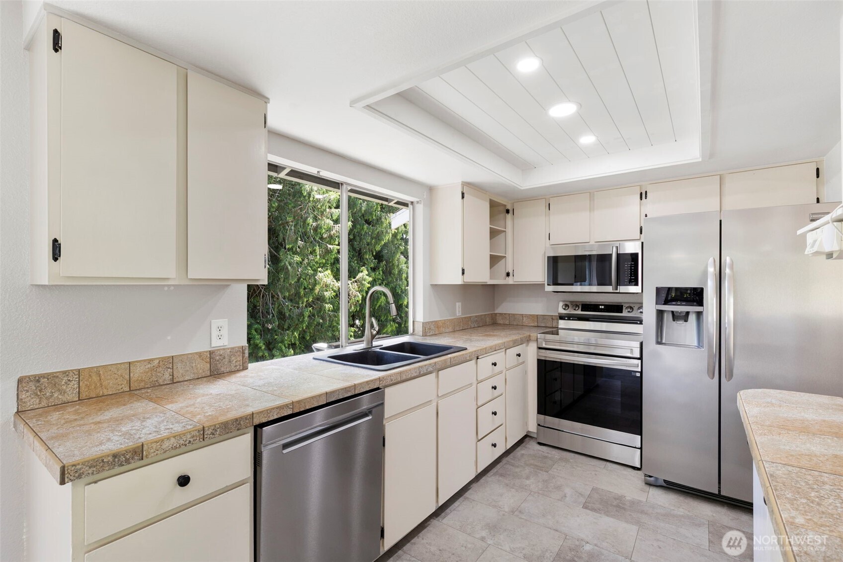 8539 University Point Circle NE