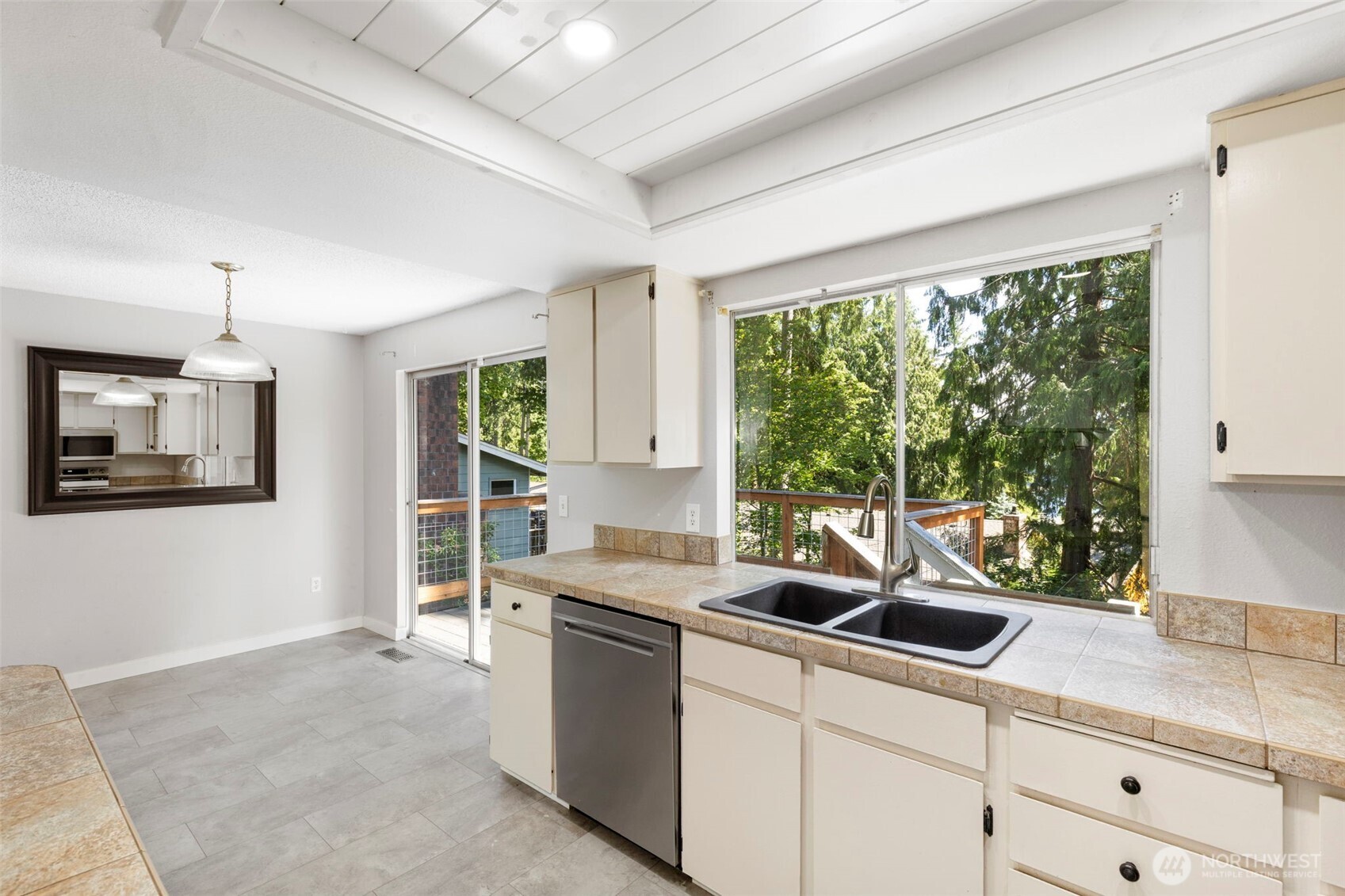 8539 University Point Circle NE