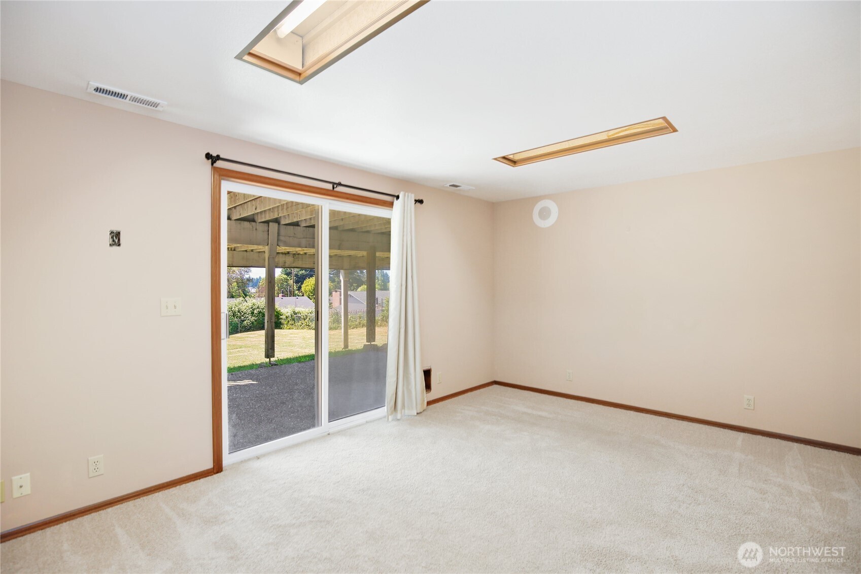 3525 Harbel Drive NE