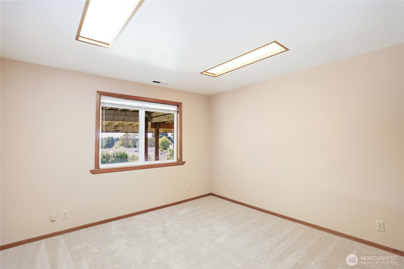 3525 Harbel Drive NE