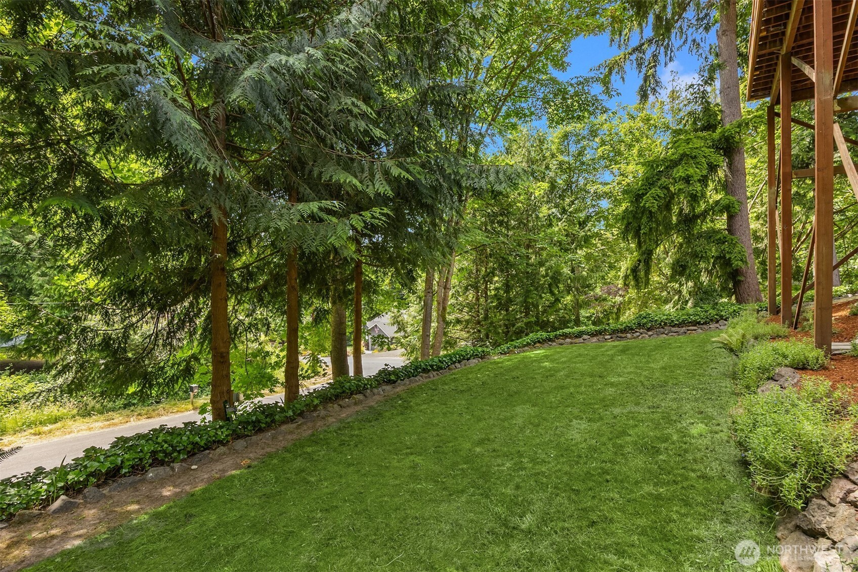 5724 NE Spruce Drive