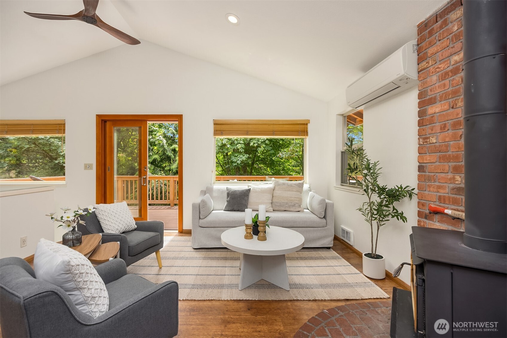 5724 NE Spruce Drive