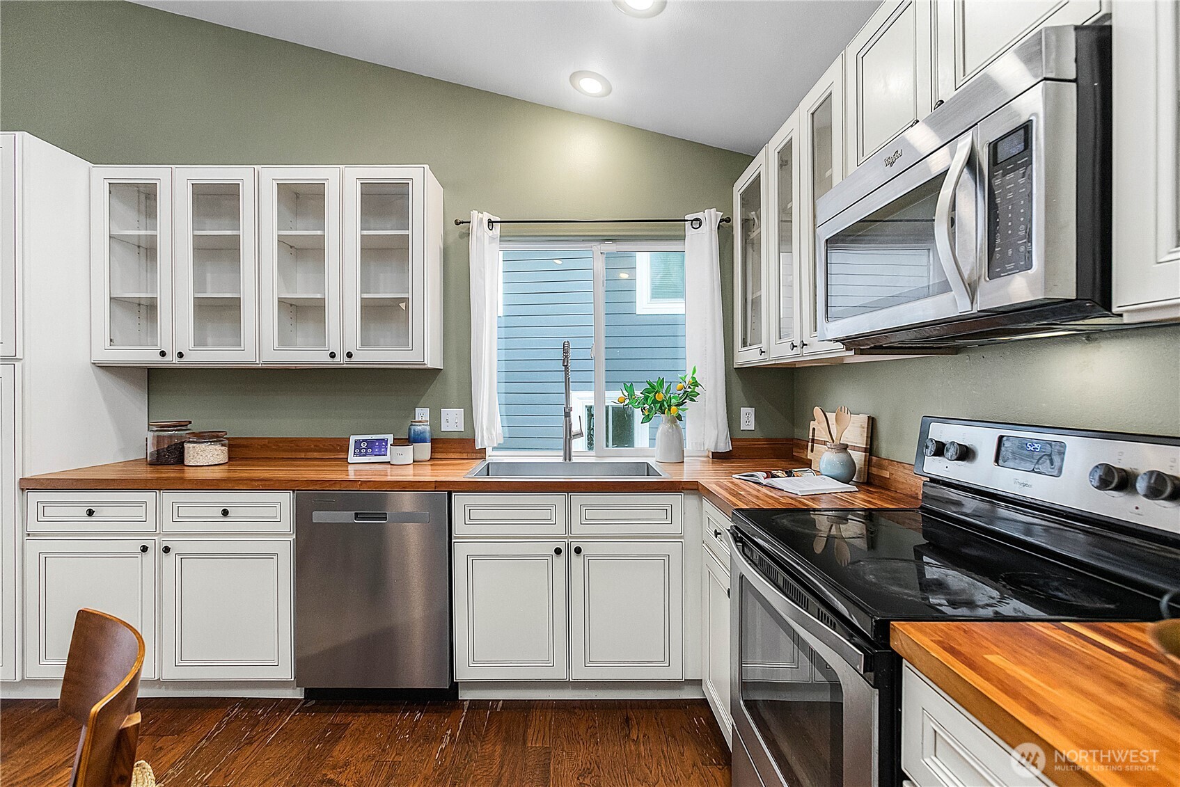 18280 Dalarna Court NE