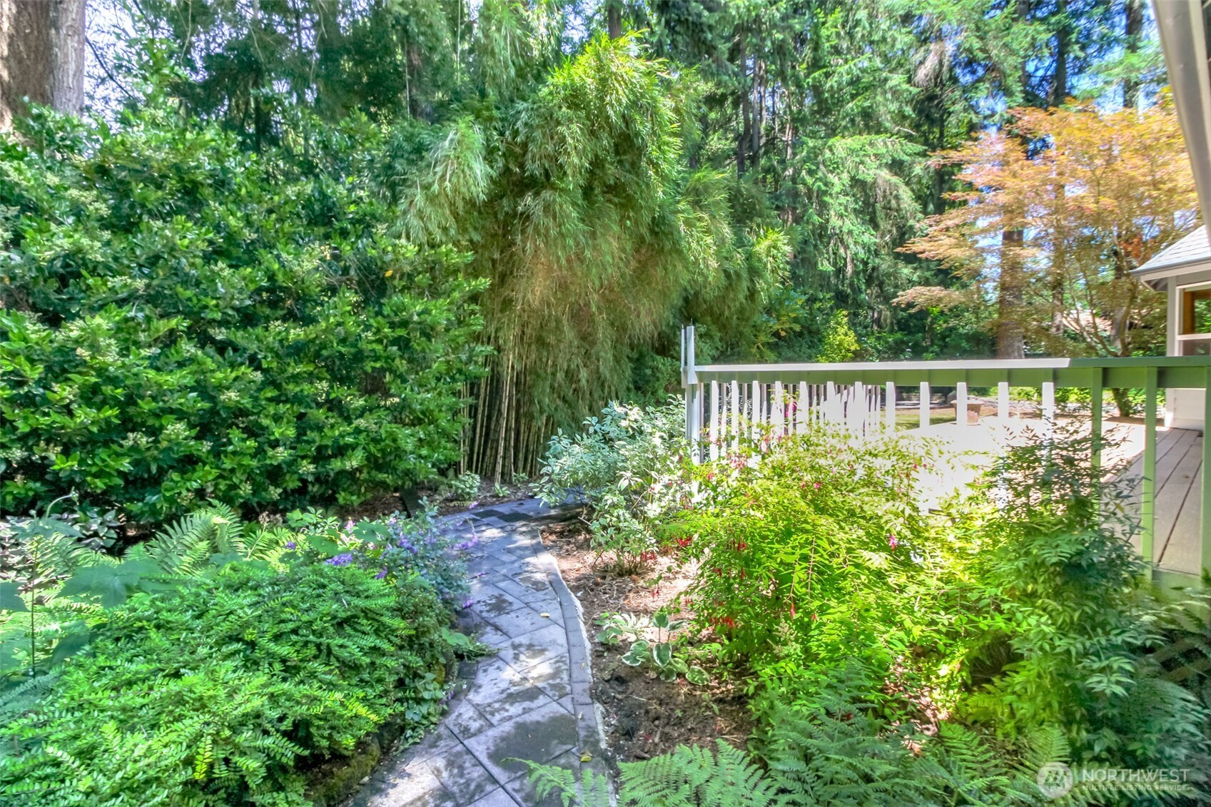 4915 Eagle Creek Lane