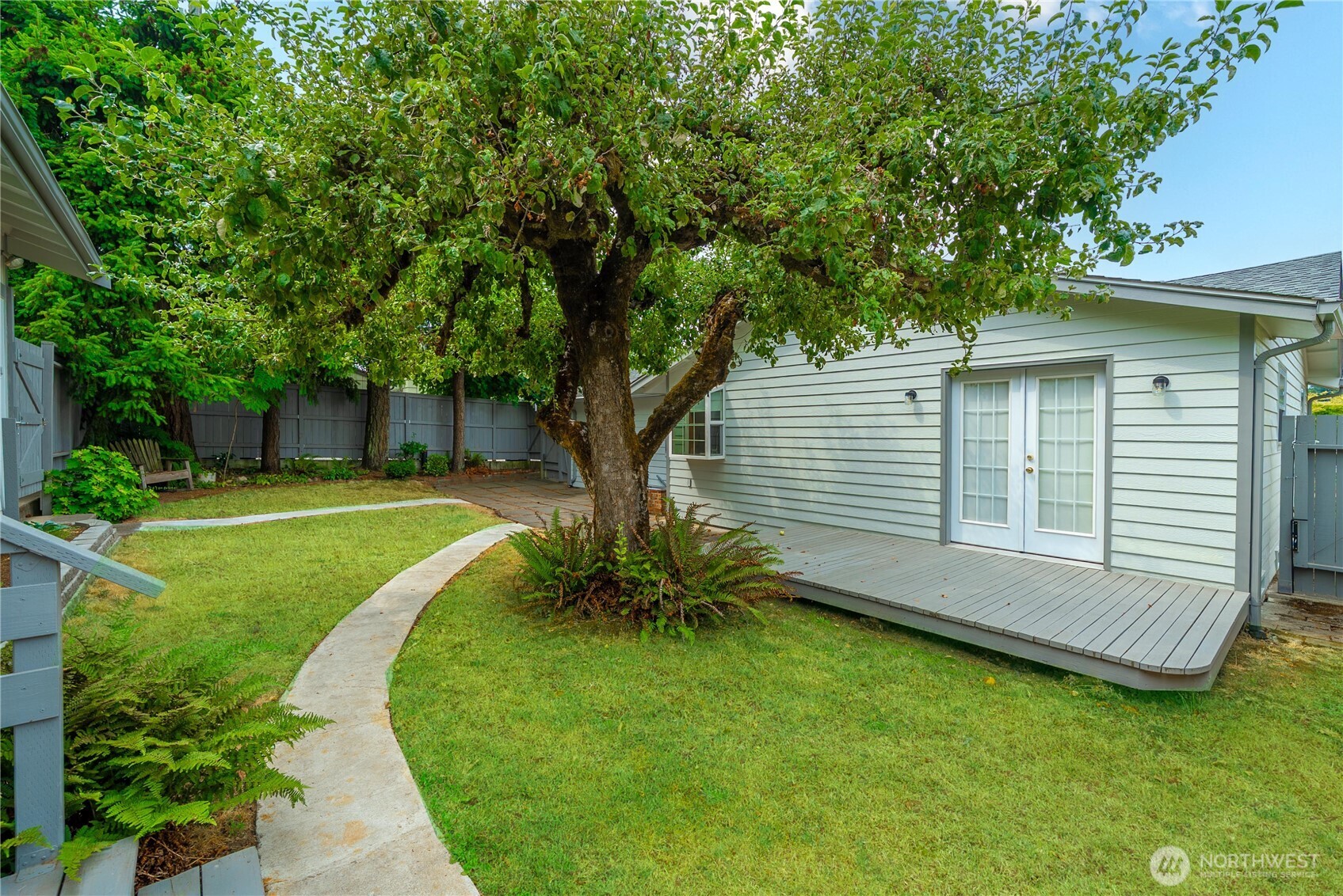 4213 N Highland Avenue