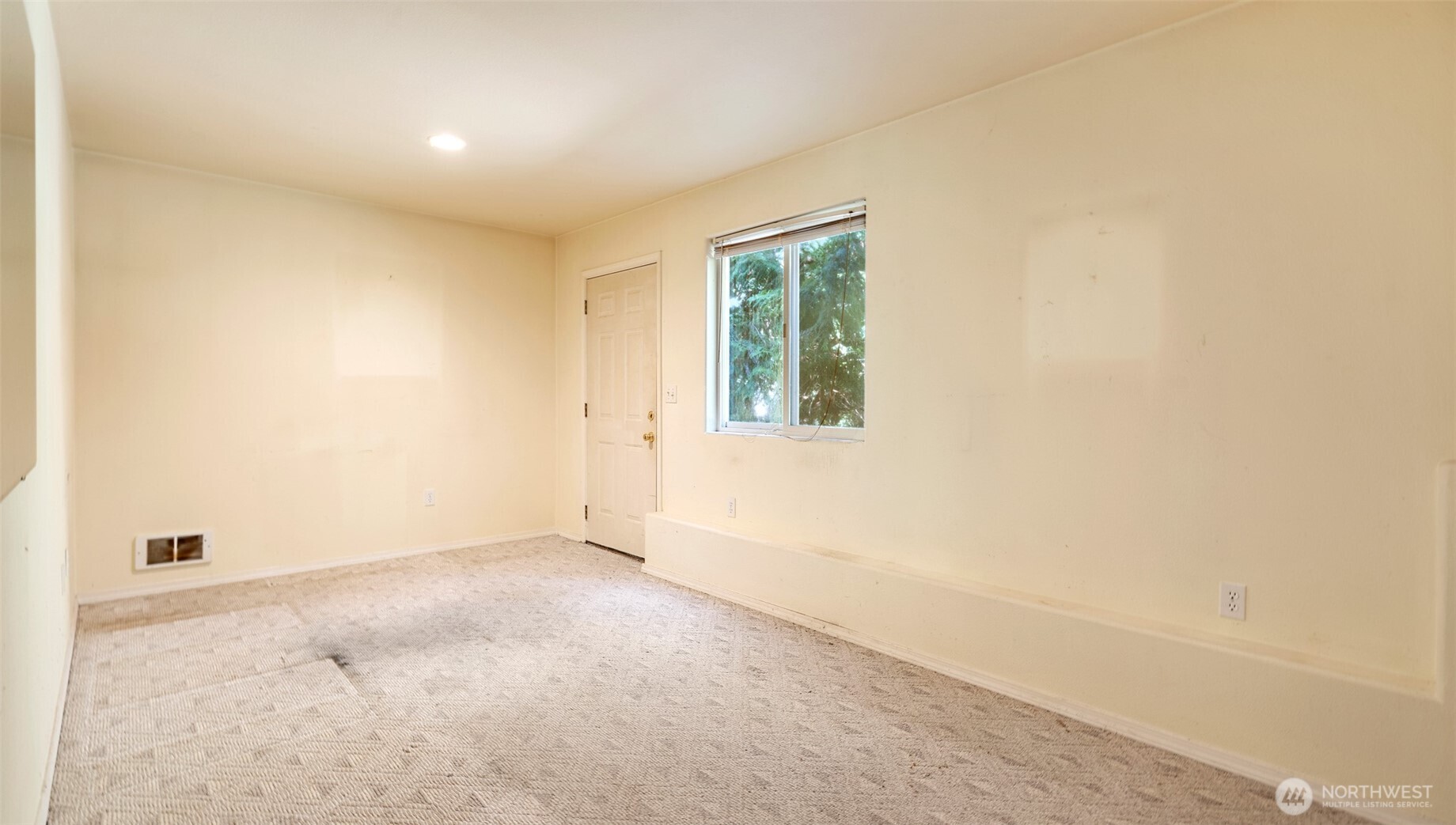 7901 NE Beachwood Avenue