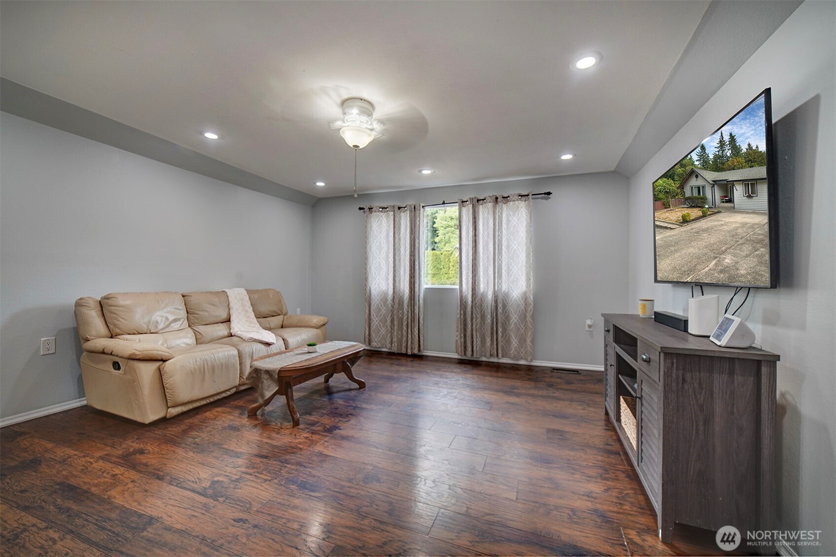 6490 Graceland Avenue NE