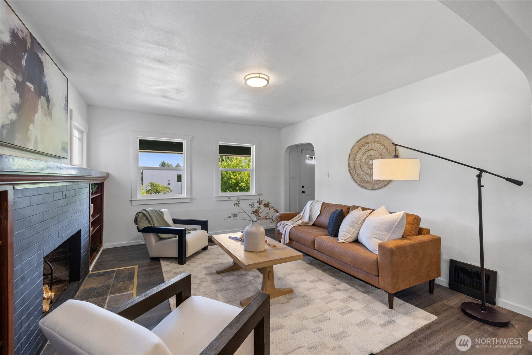 1102 S Ainsworth
