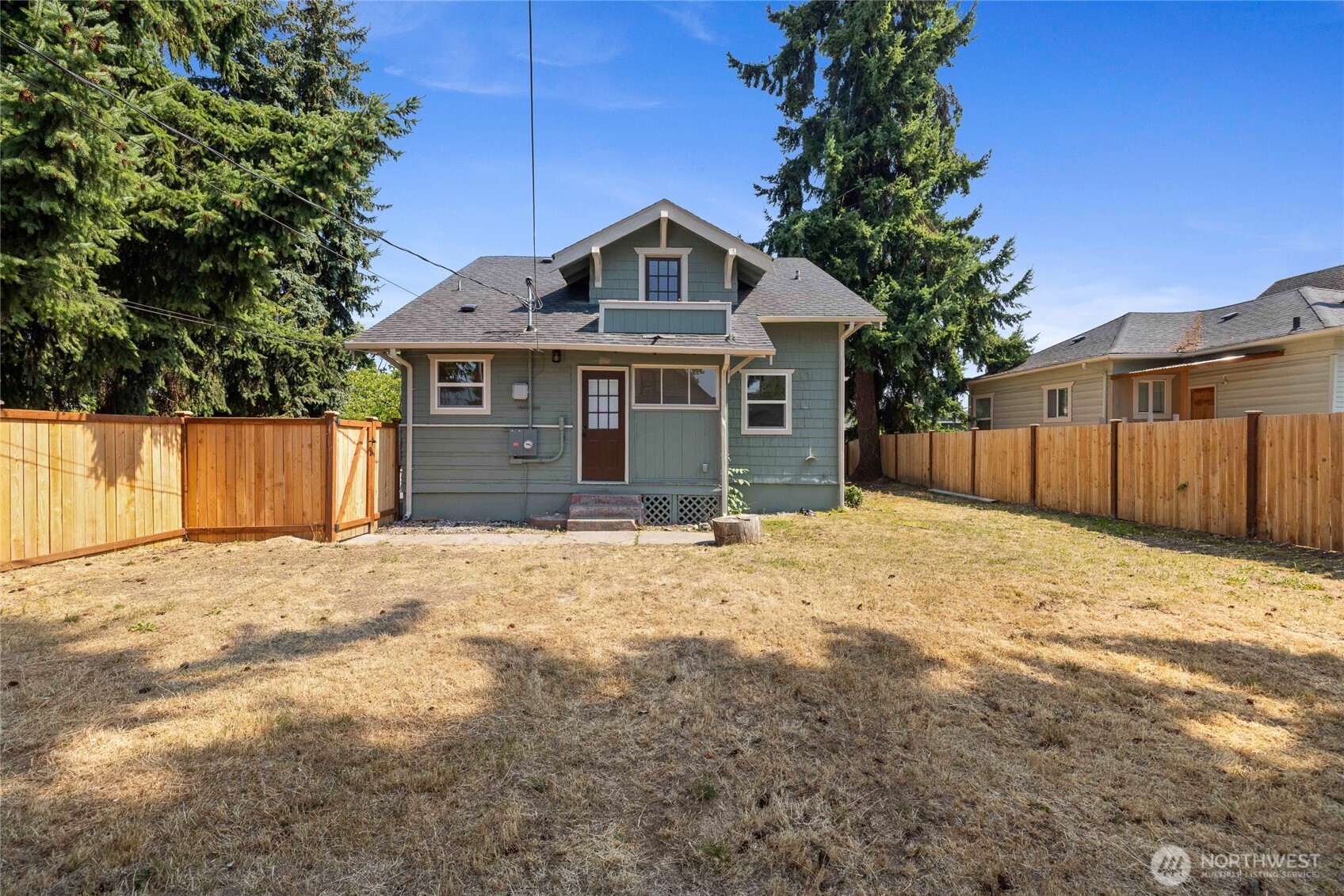 1102 S Ainsworth