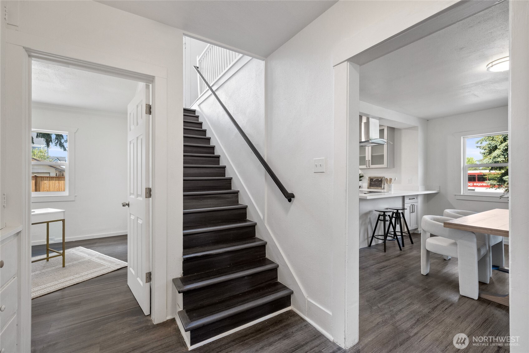 1102 S Ainsworth