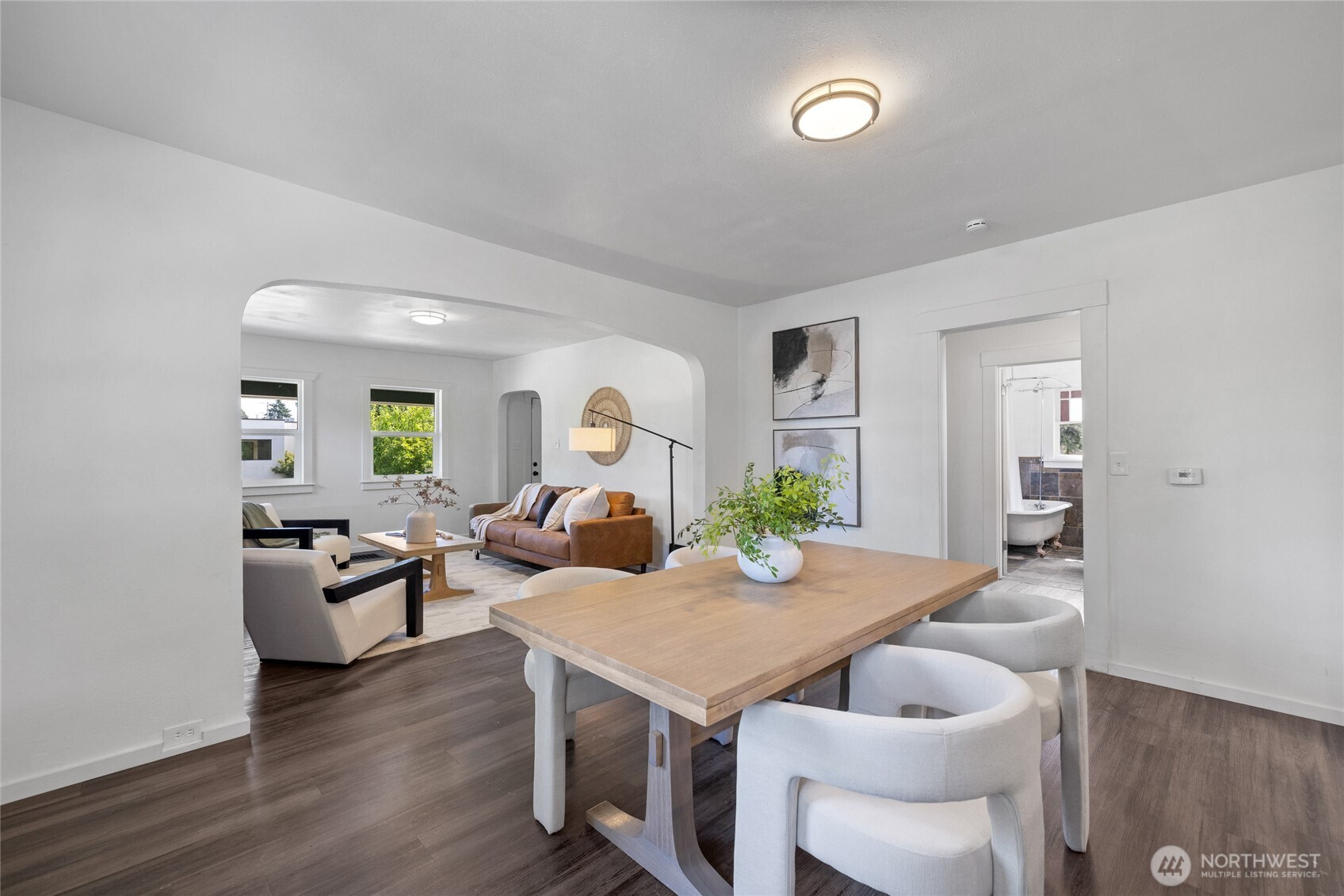 1102 S Ainsworth