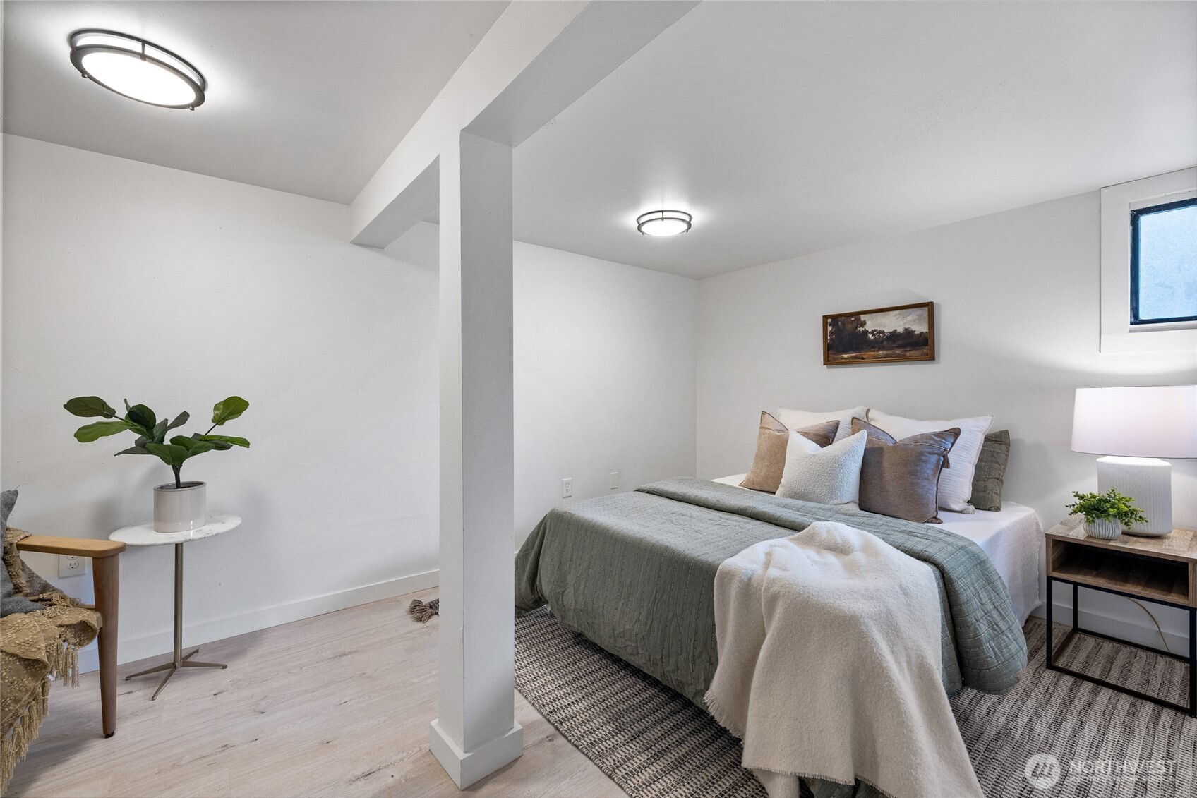 1102 S Ainsworth