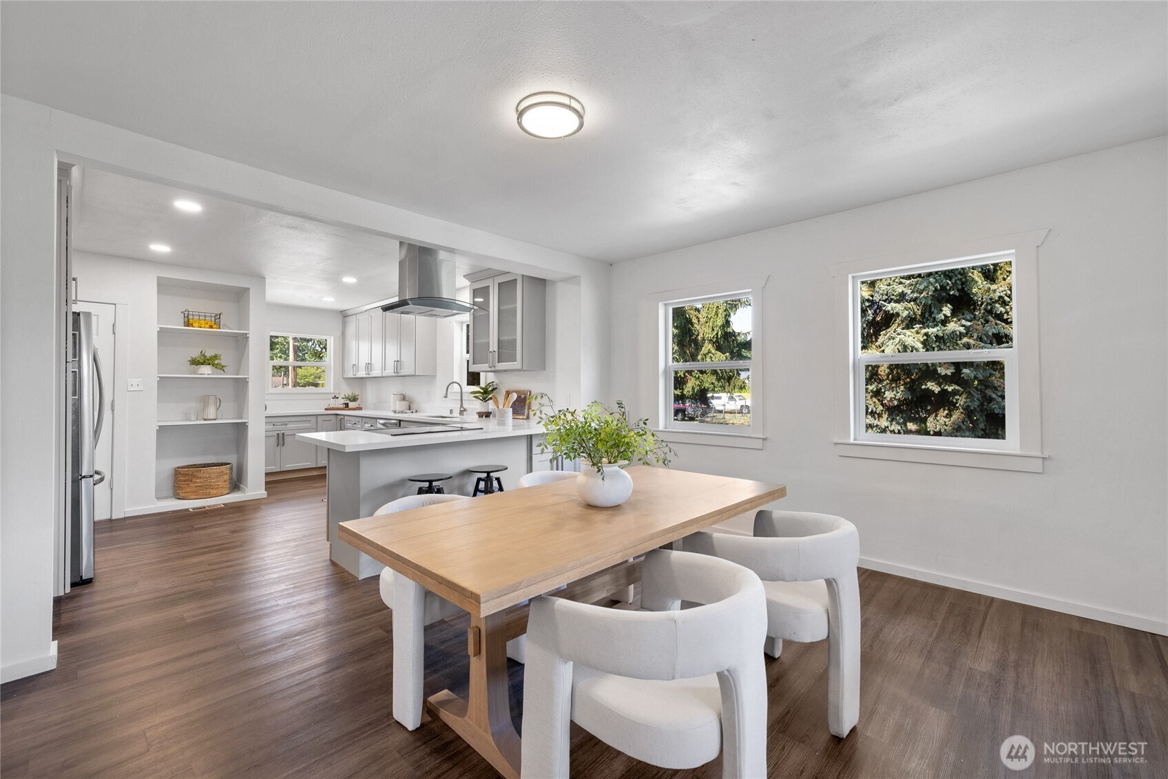 1102 S Ainsworth
