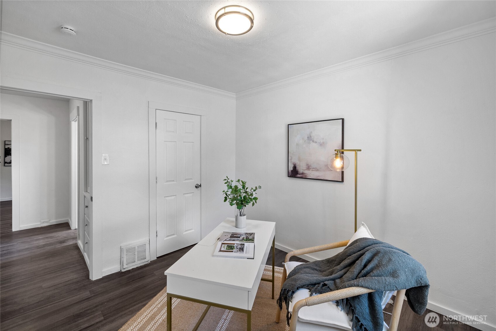 1102 S Ainsworth