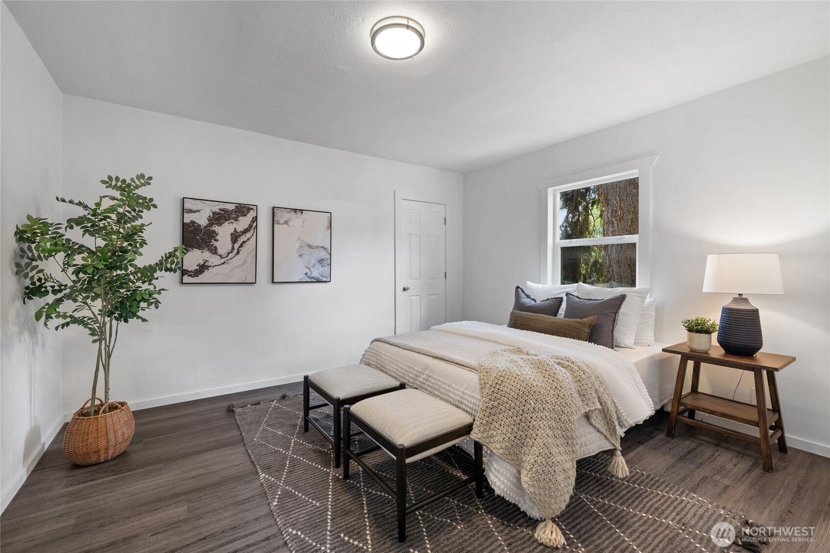 1102 S Ainsworth