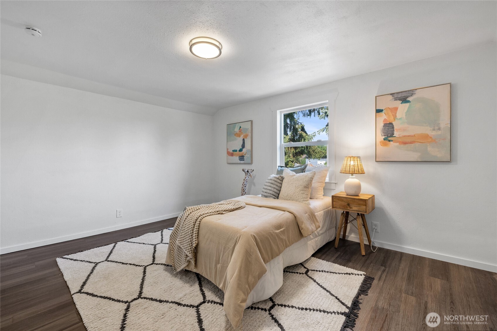 1102 S Ainsworth