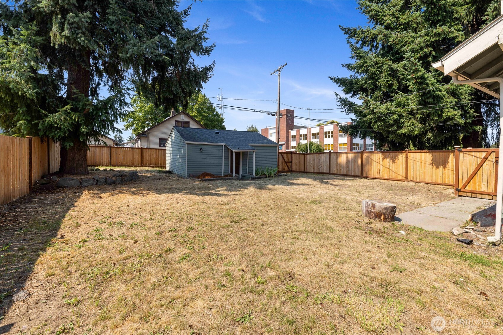 1102 S Ainsworth