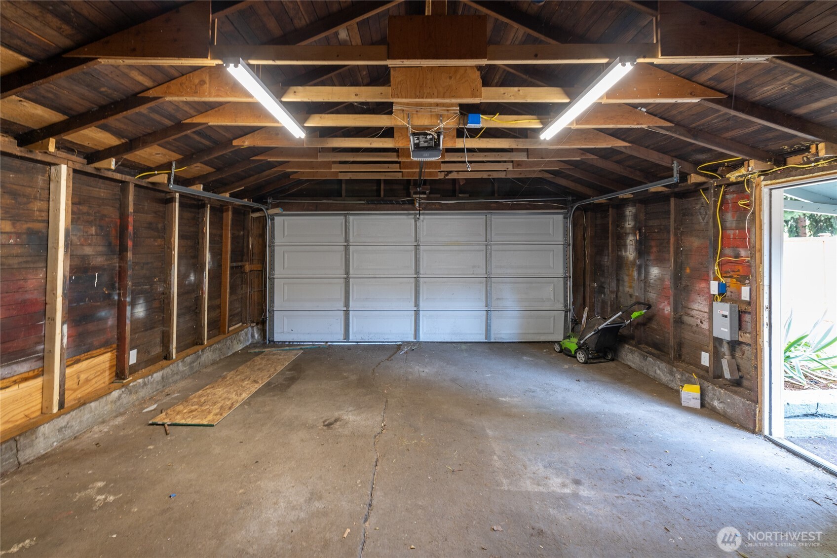 1102 S Ainsworth