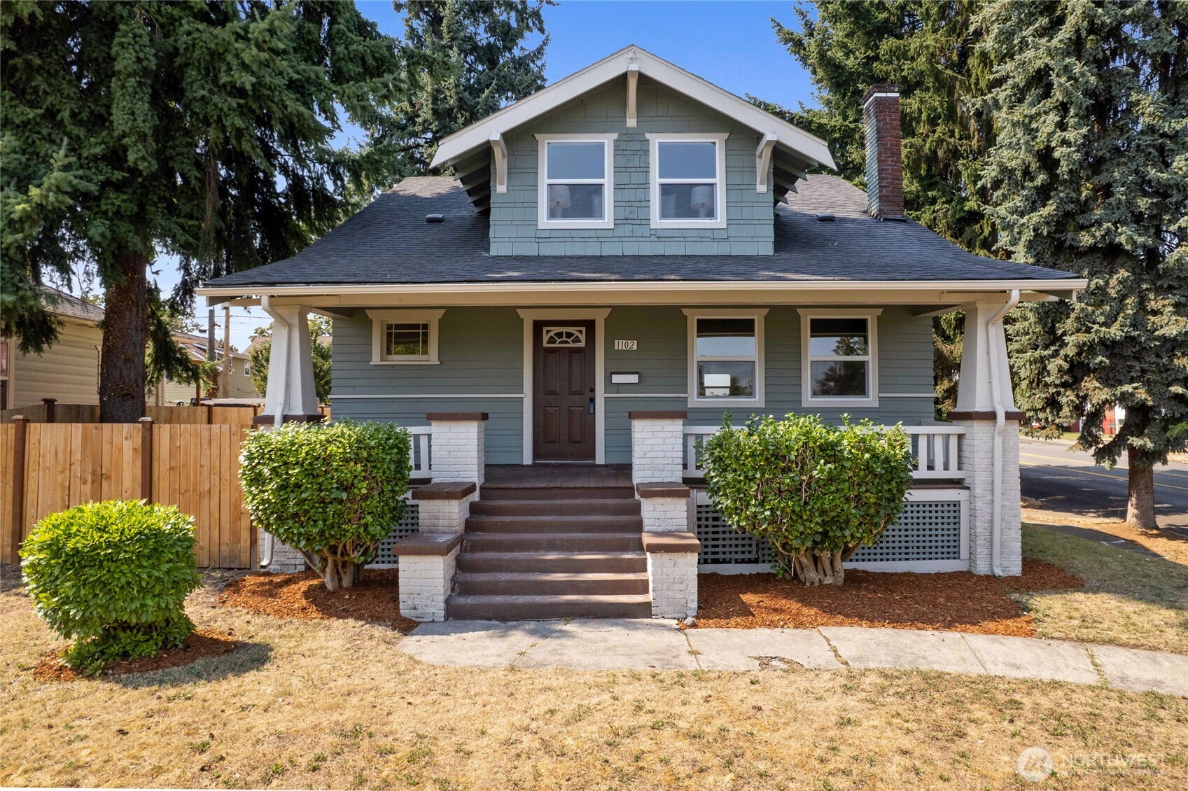 1102 S Ainsworth