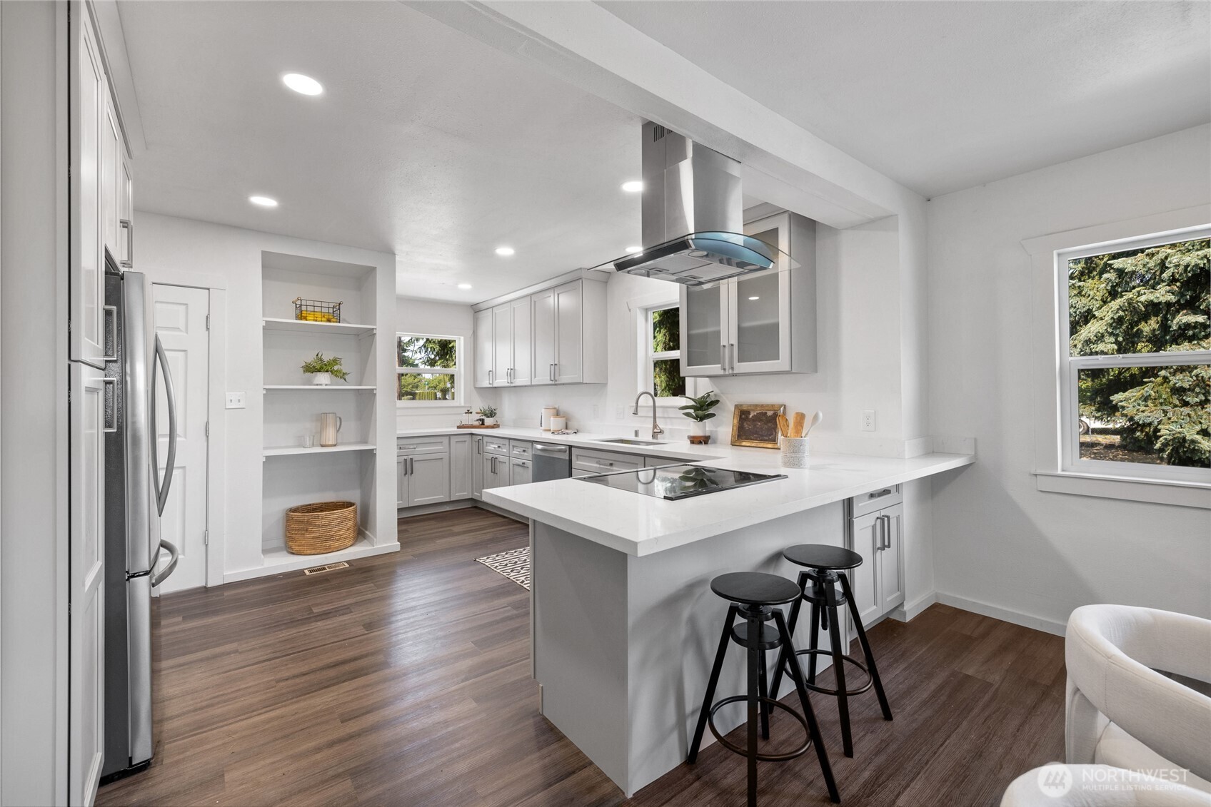 1102 S Ainsworth