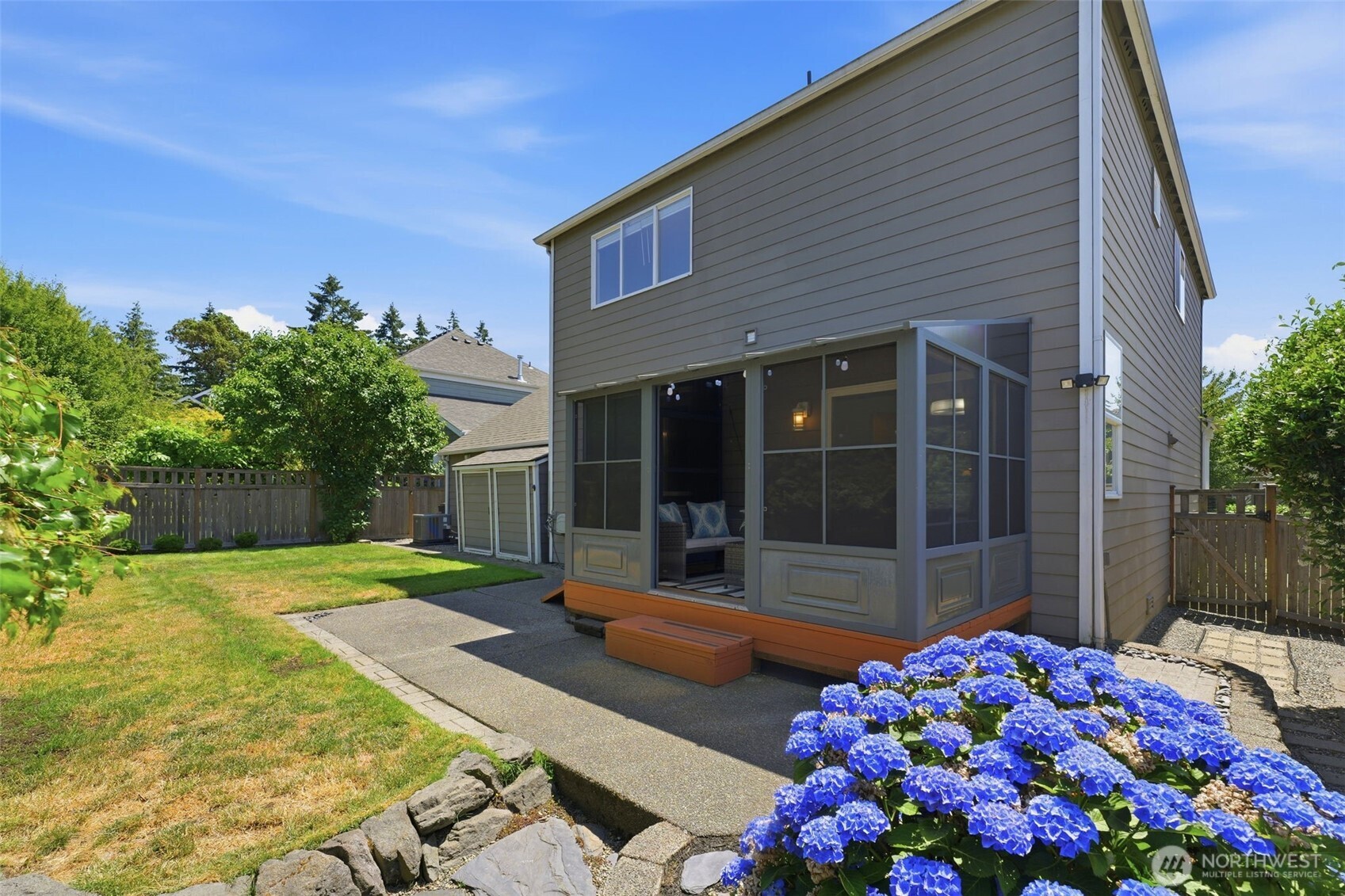 3331 Laurelwood Circle NE