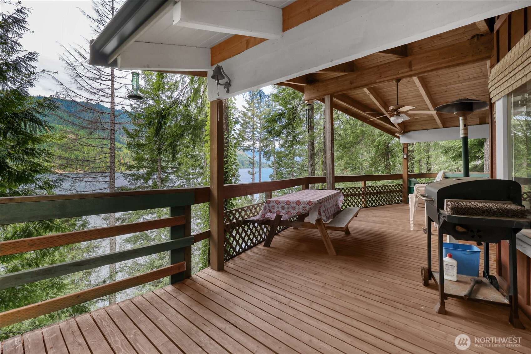 20 N Lakefront Loop